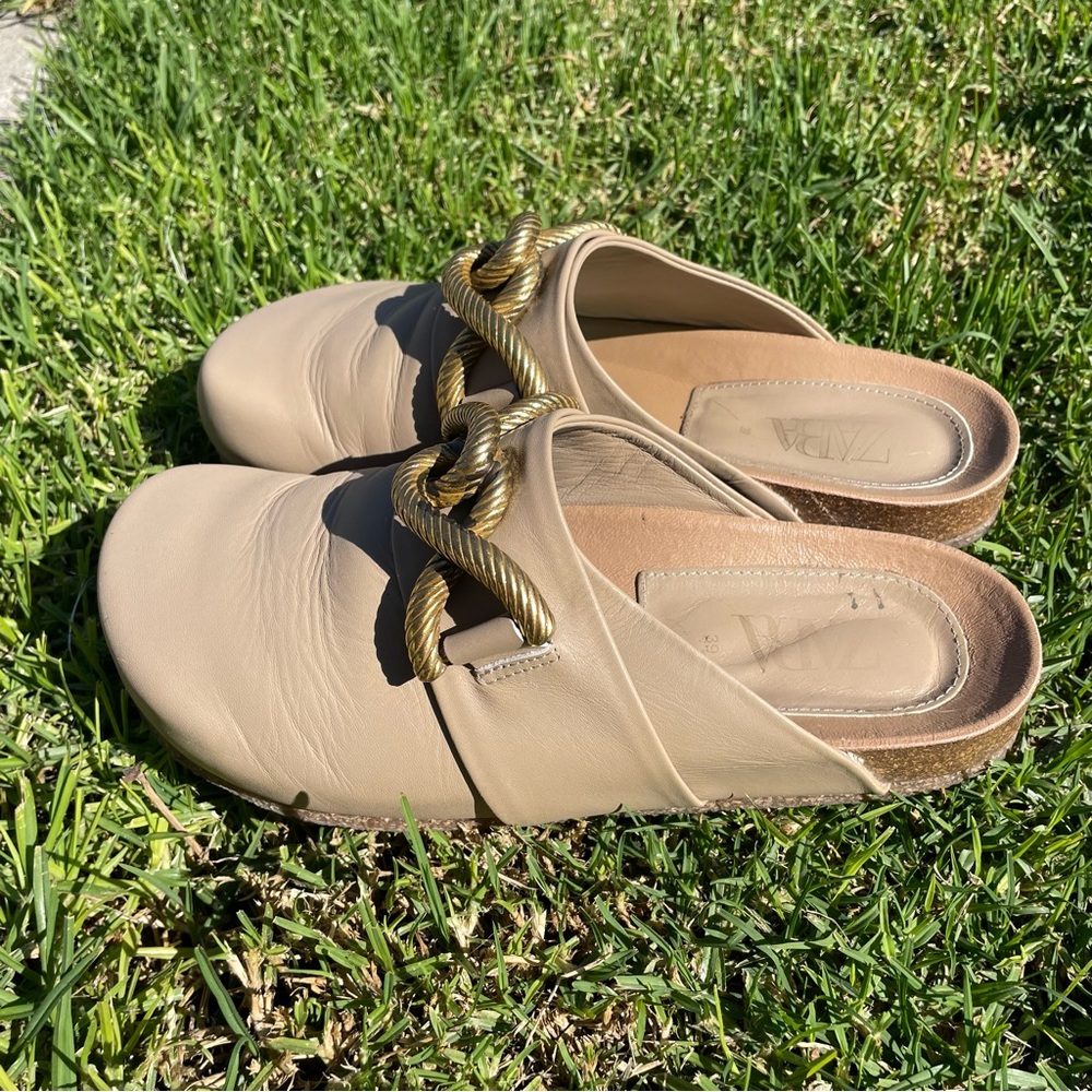 Zara Metal Link Buckle Genuine Leather Clogs Mules Sandals in Tan Size 8 - Picture 8 of 14